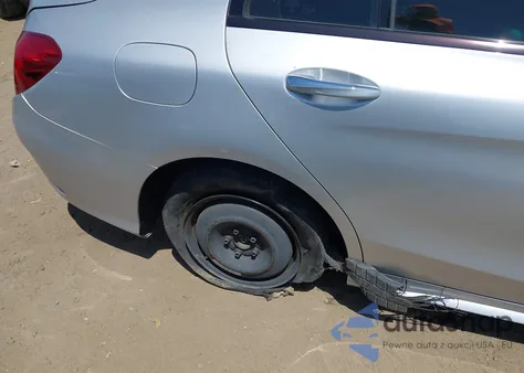 2018 Mercedes-Benz C 300 из США, поврежденный, VIN 55SWF4JB0JU235337